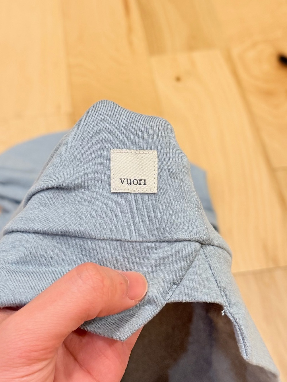 Vuori Women’s Halo Essential Hoodie Sweater - Picture 3 of 5